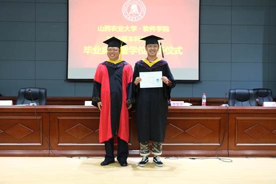 说明: E:\2018年春季学期\学院事务\2018学院毕业典礼\104_FUJI\DSCF4001.JPG